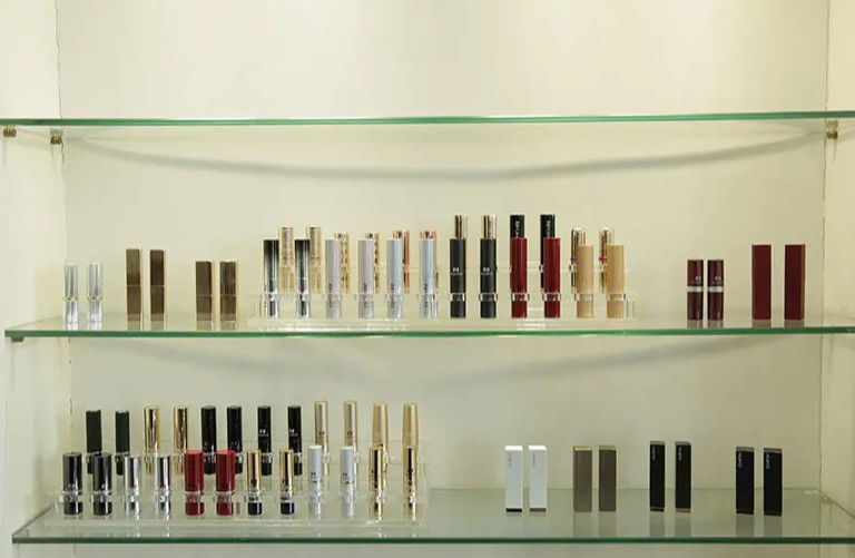 The Science of Mascara Tubes: How Formulations and Packaging Work Together